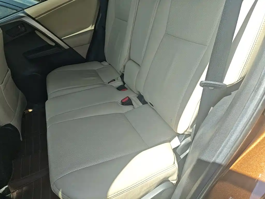 Toyota RAV4 2015 — фото 17