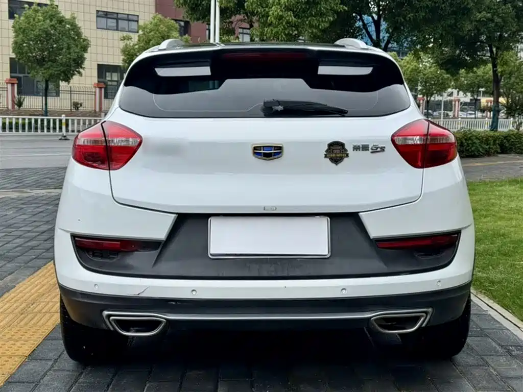 Geely Emgrand GS 2017 — фото 22