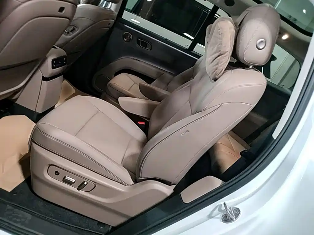 Li Auto i8 2025 — фото 17