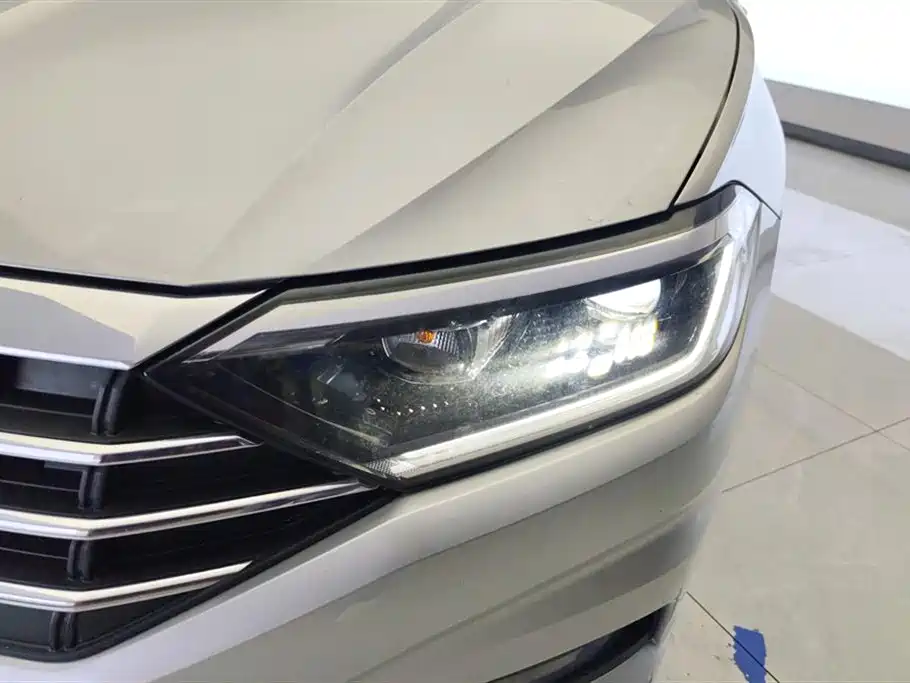 Volkswagen Sagitar 2020