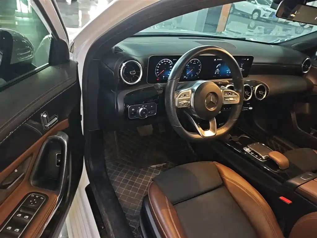 Mercedes-Benz A-Class 2020 — фото 15