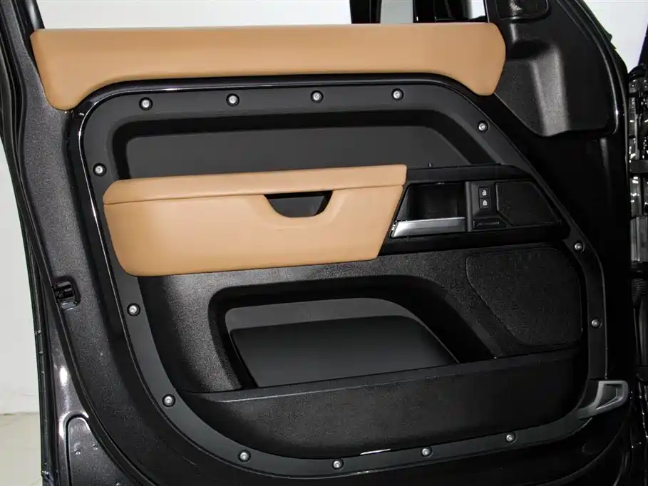 Land Rover Defender 2025 — фото 17