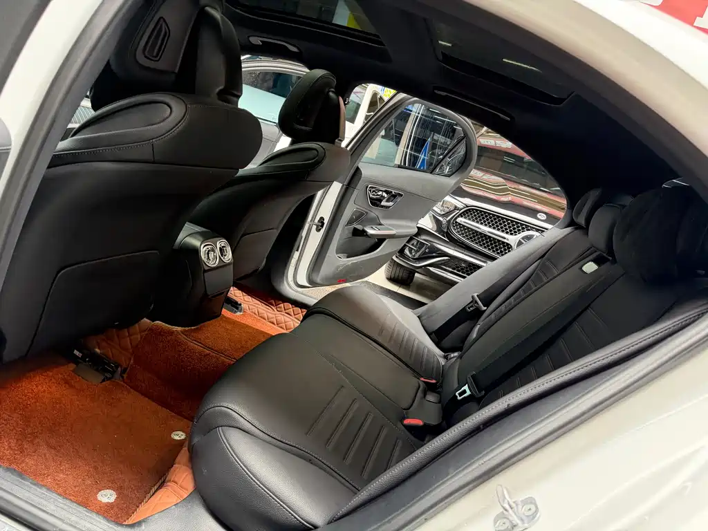 Mercedes-Benz C-Class 2024 — фото 12