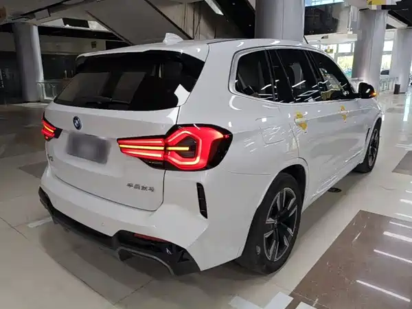 BMW iX3 2024