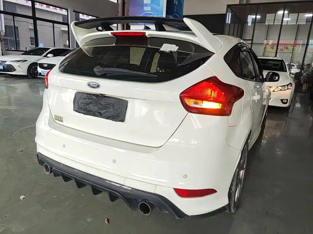 Ford Focus 2018 — фото 7