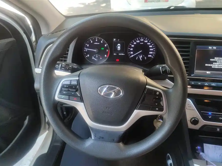 Hyundai Elantra 2016 — фото 15