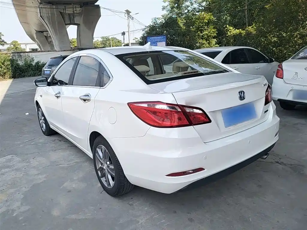 Changan Eado 2017 — фото 5