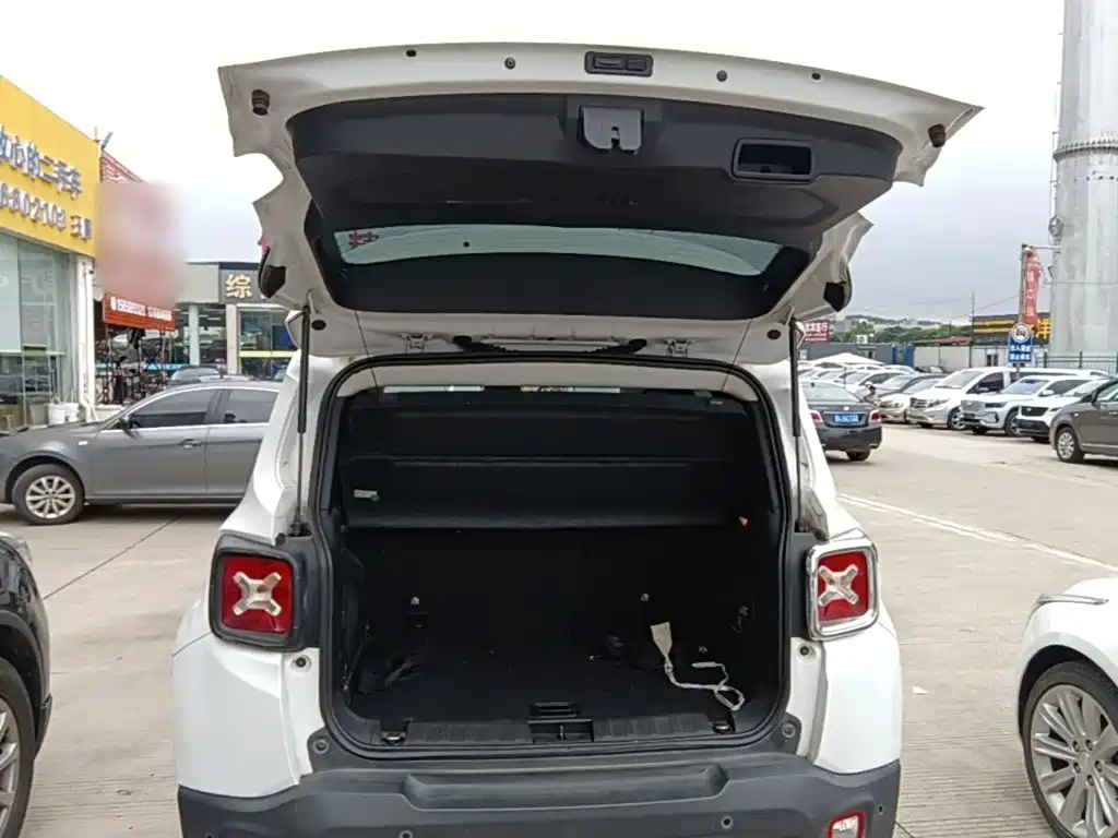 Jeep Renegade 2017 — фото 19