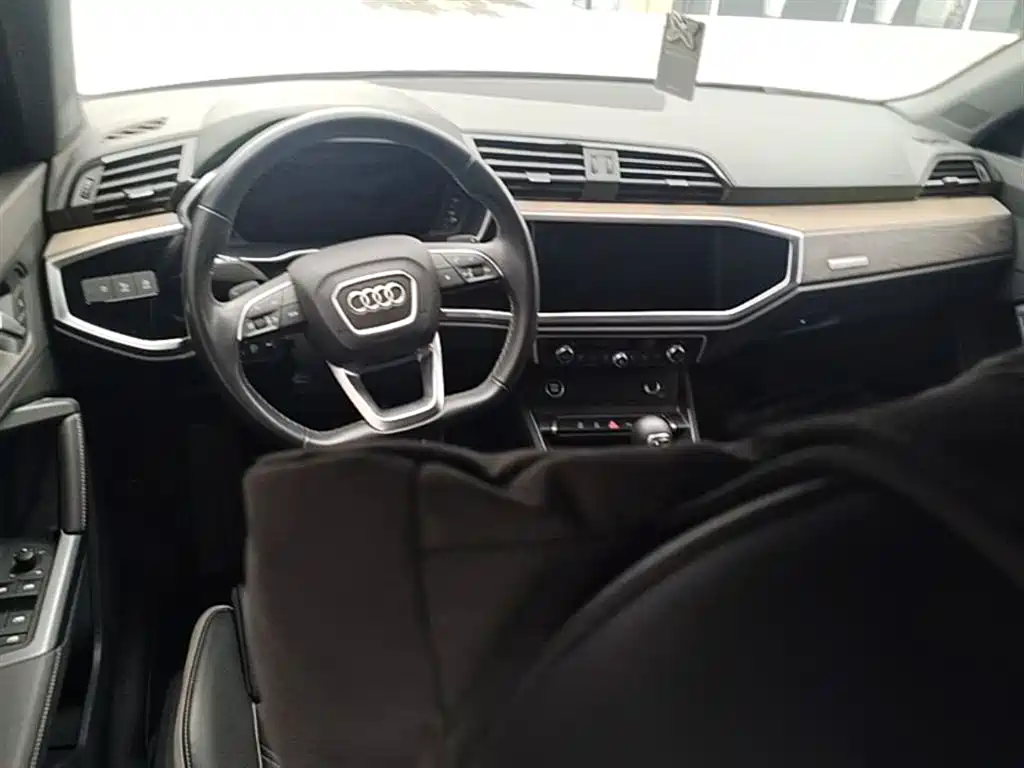 Audi Q3 2024 — фото 16