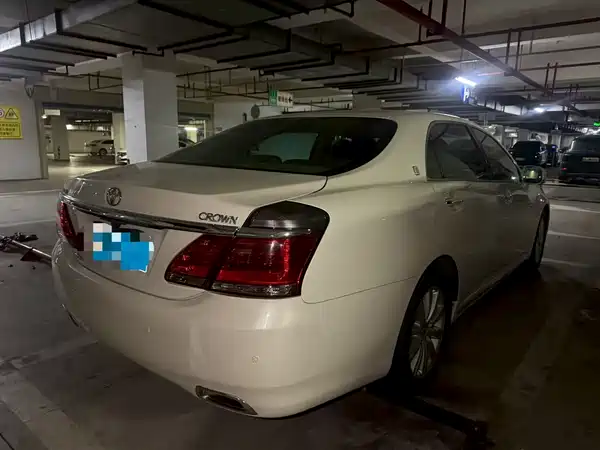 Toyota Crown 2014