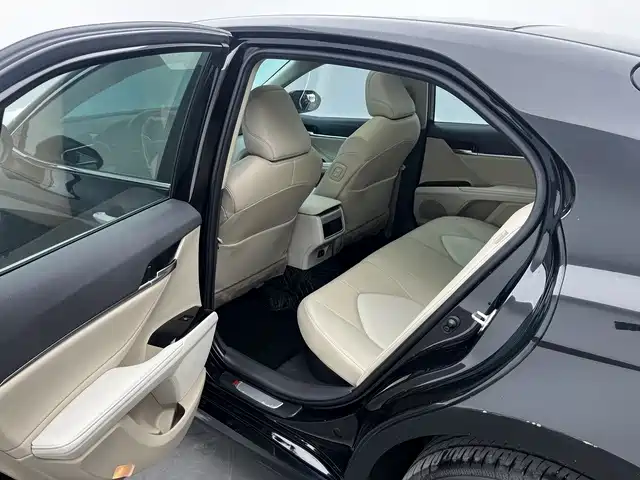 Toyota Camry 2020 — фото 7
