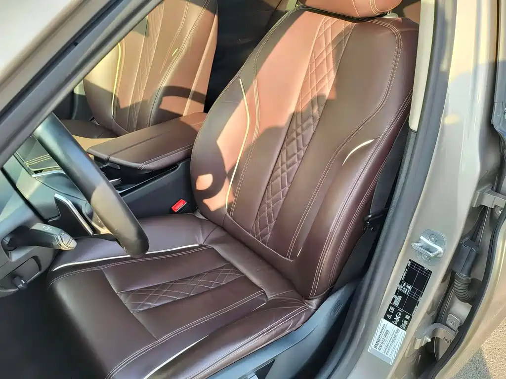 BMW 5 Series 2019 — фото 19