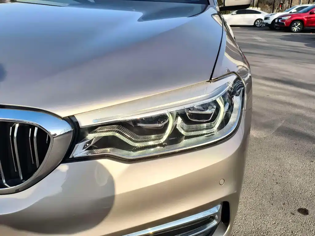 BMW 5 Series 2019 — фото 20