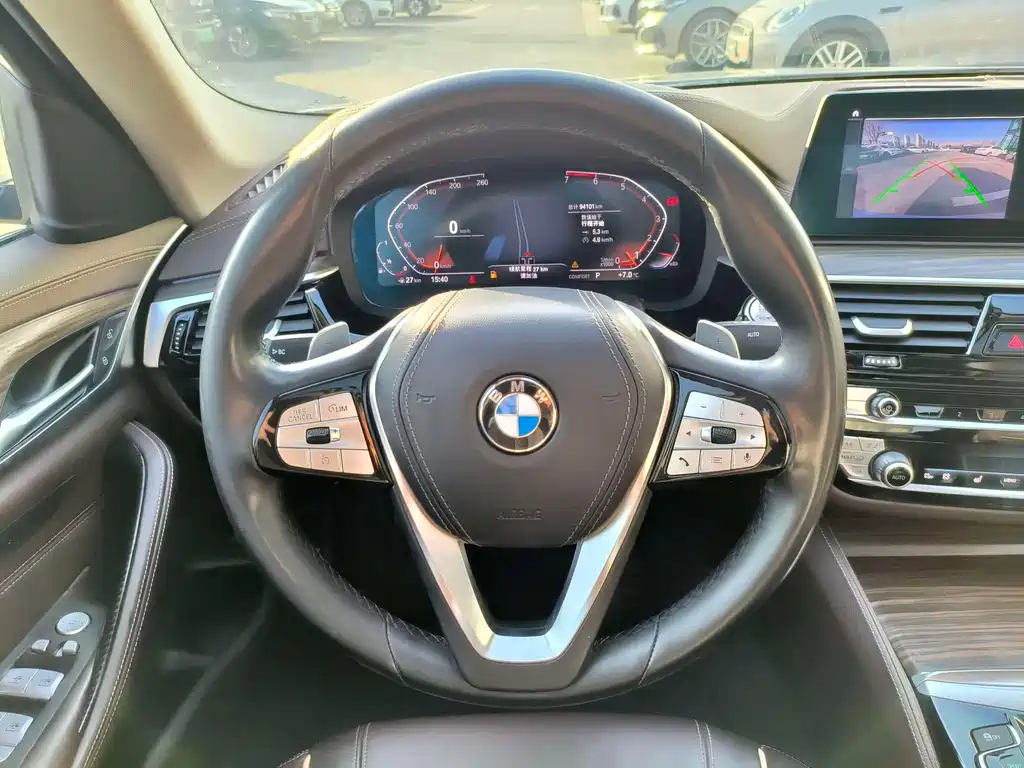 BMW 5 Series 2019 — фото 16
