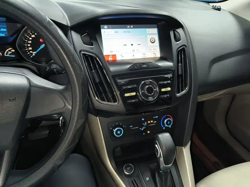 Ford Focus 2017 — фото 13