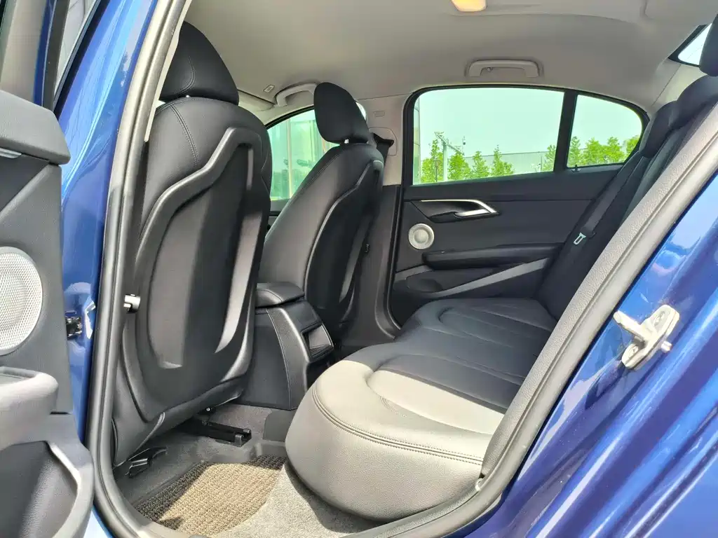 BMW 1 Series 2021 — фото 14