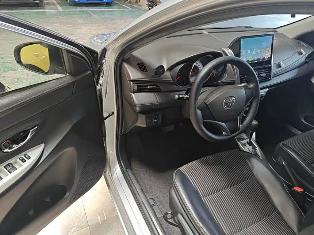 Toyota Yaris L 2015 — фото 16