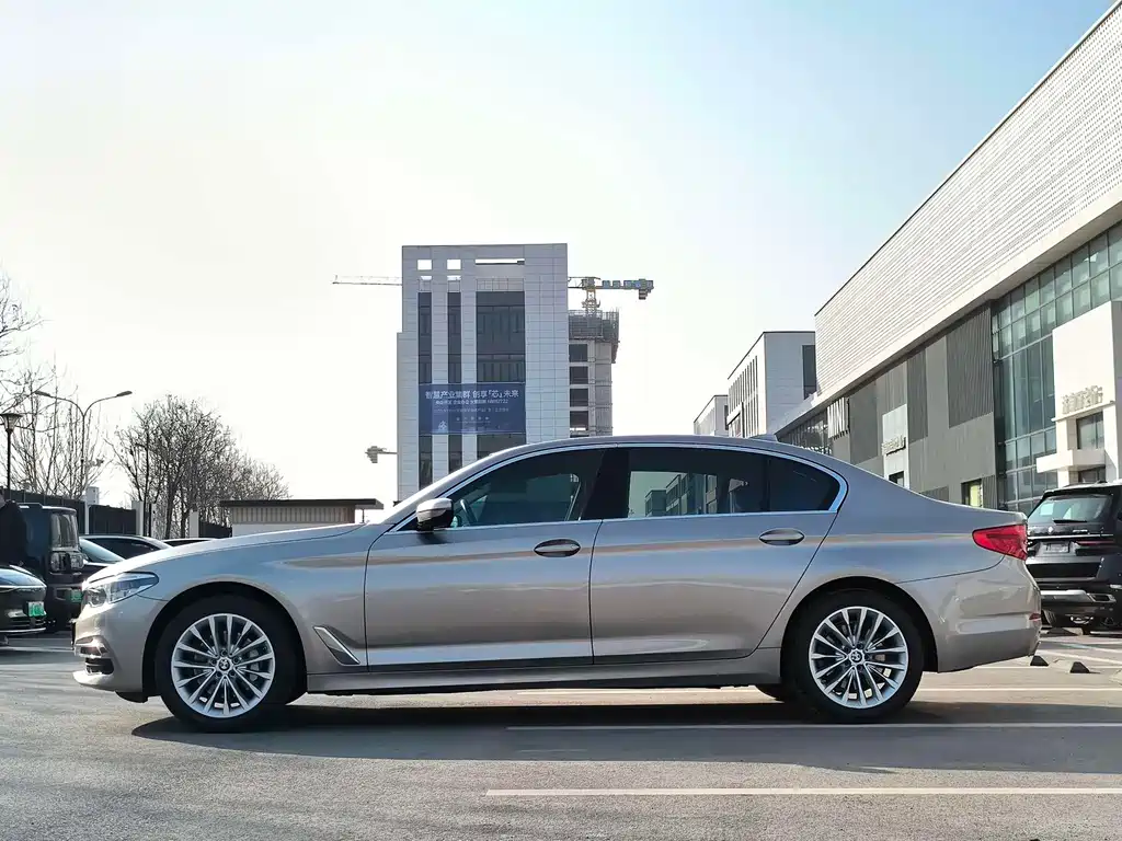 BMW 5 Series 2019 — фото 4
