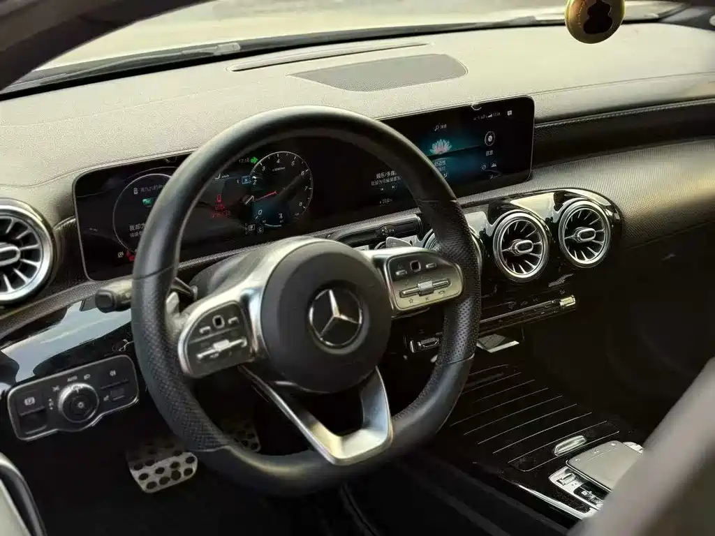 Mercedes-Benz A-Class 2019 — фото 3