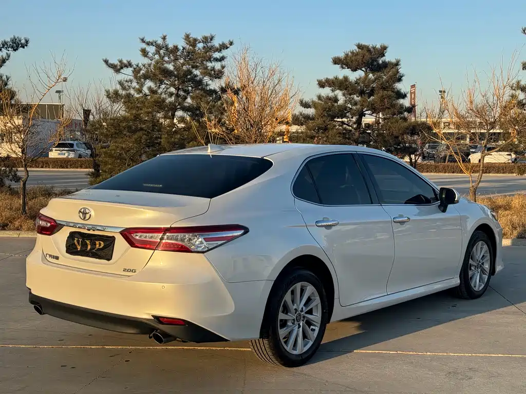 Toyota Camry 2021 — фото 24
