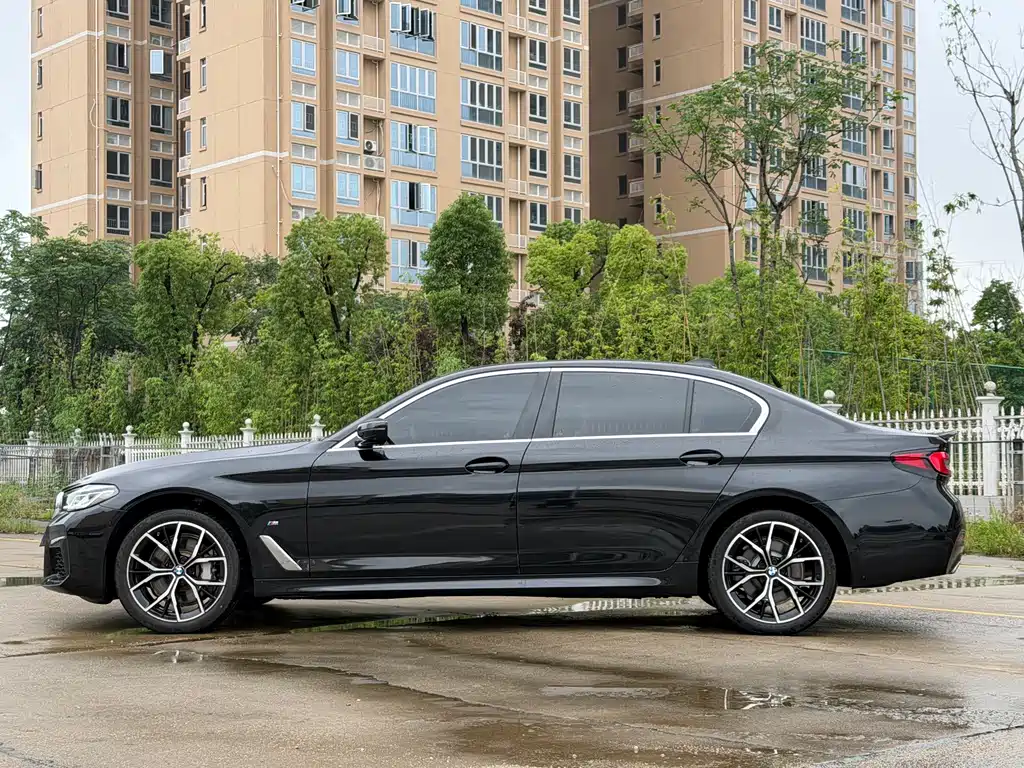 BMW 5 Series 2023