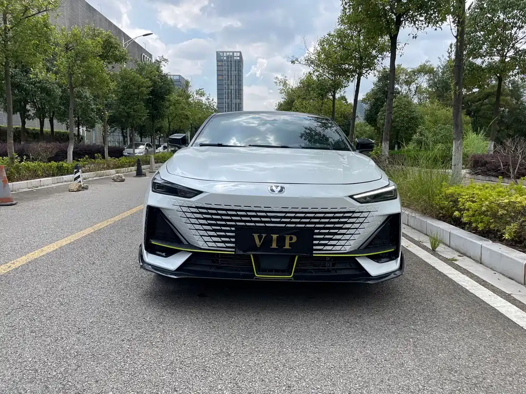 Changan UNI-V 2022 — фото 2