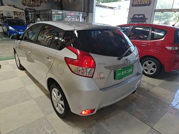 Toyota Yaris L 2015