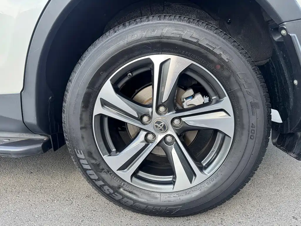 Toyota RAV4 2016 — фото 10