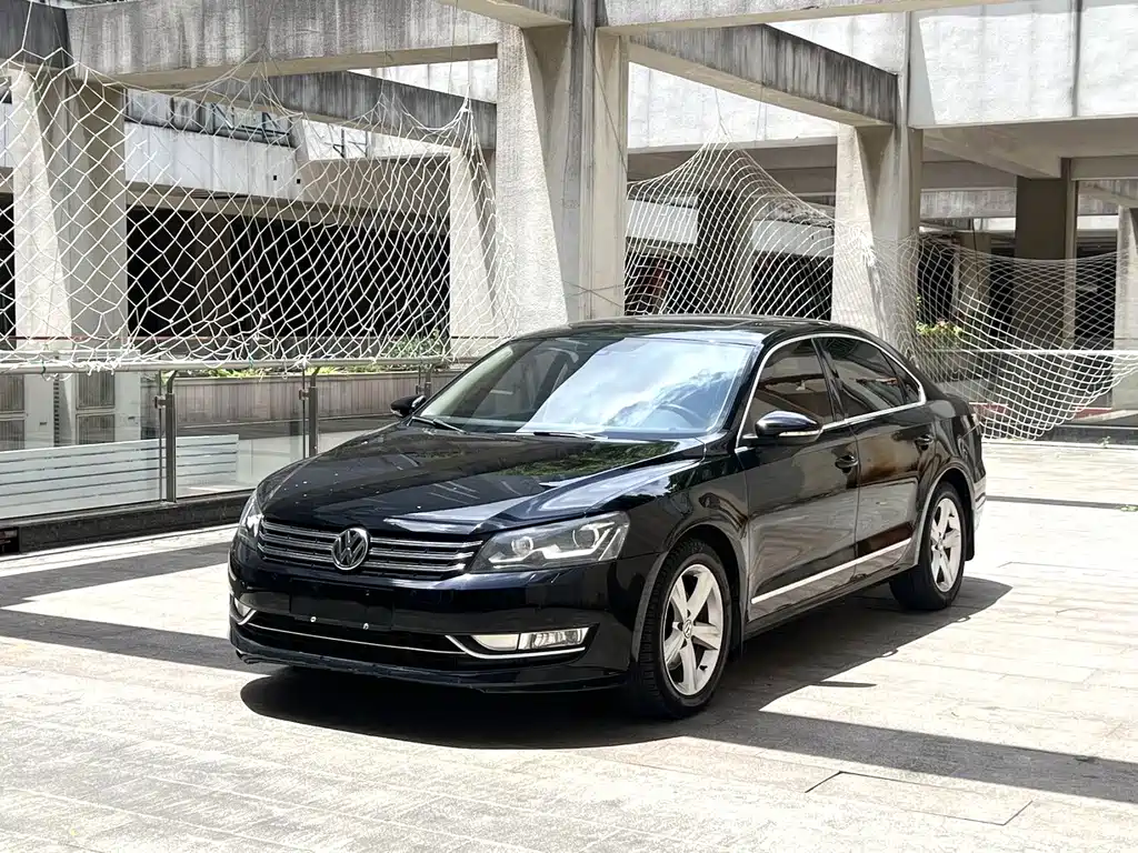 Volkswagen Passat 2013 — фото 1