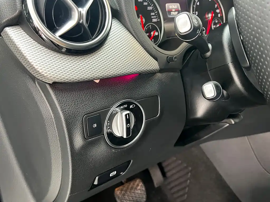 Mercedes-Benz B-Class 2016 — фото 18