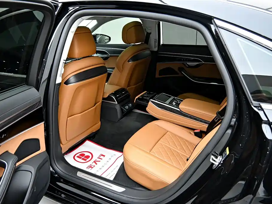 Audi A8 2025 — фото 13