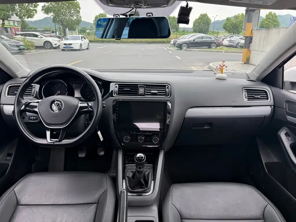 Volkswagen Sagitar 2016