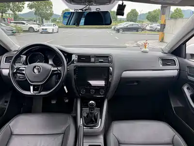 Volkswagen Sagitar 2016