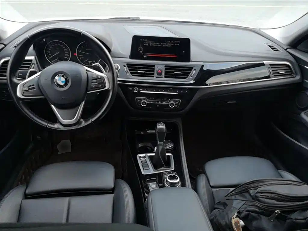 BMW 1 Series 2017 — фото 10