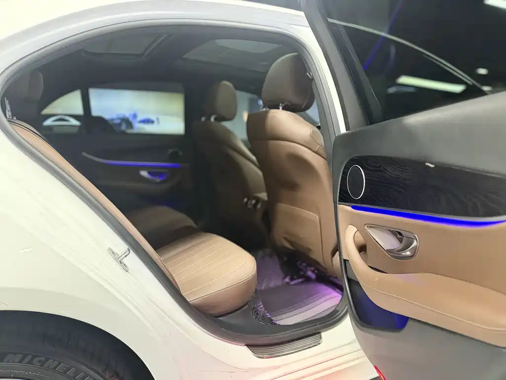 Mercedes-Benz E-Class 2020 — фото 15