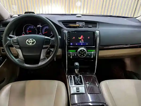 Toyota Reiz 2010