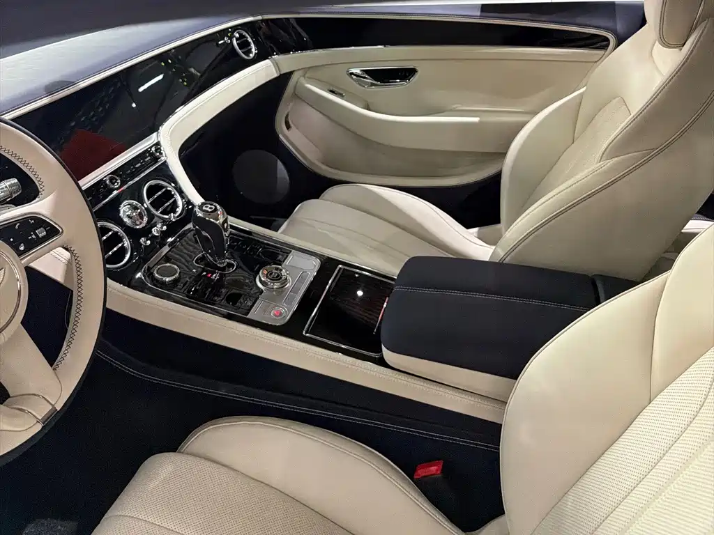 Bentley Continental Plug-In Hybrid 2025 — фото 9