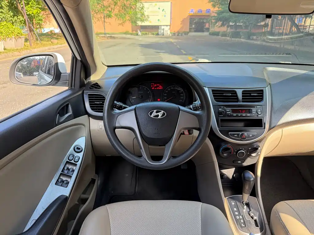 Hyundai Accent 2015 — фото 14