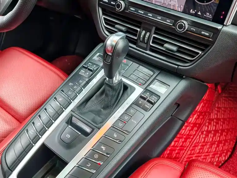 Porsche Macan 2020 — фото 14