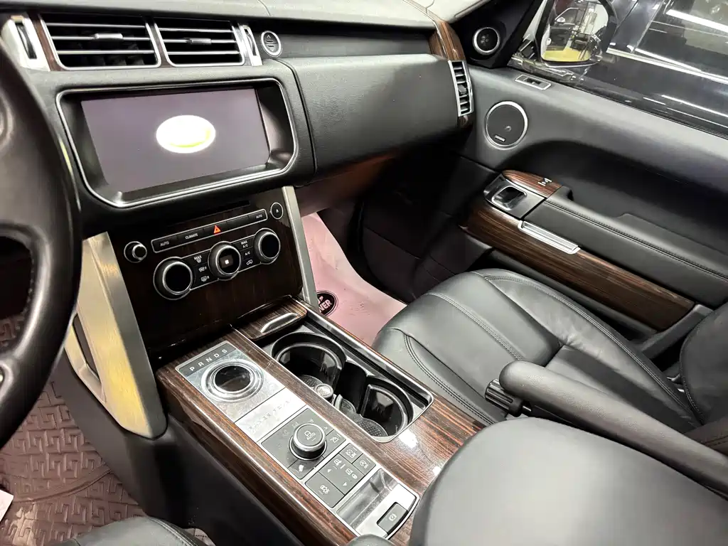 Land Rover Range Rover 2018 — фото 11