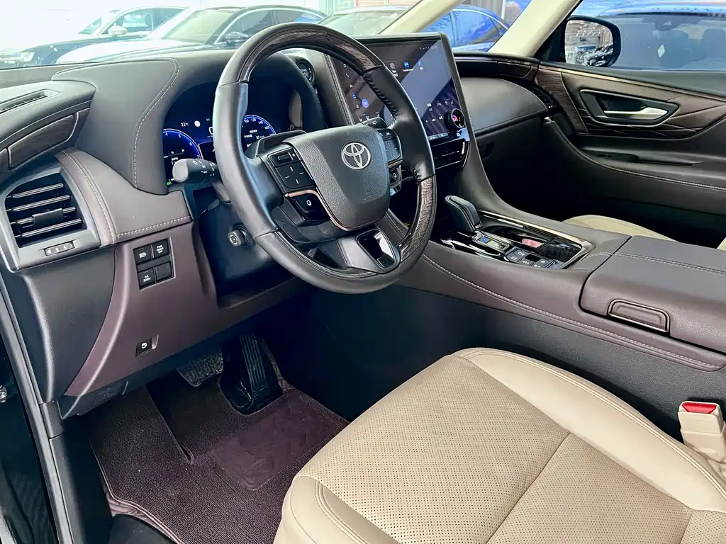 Toyota Alphard 2025