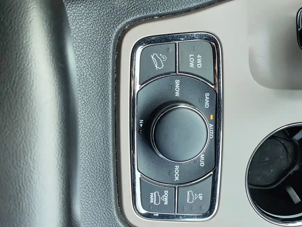 Jeep Grand Cherokee 2016 — фото 10