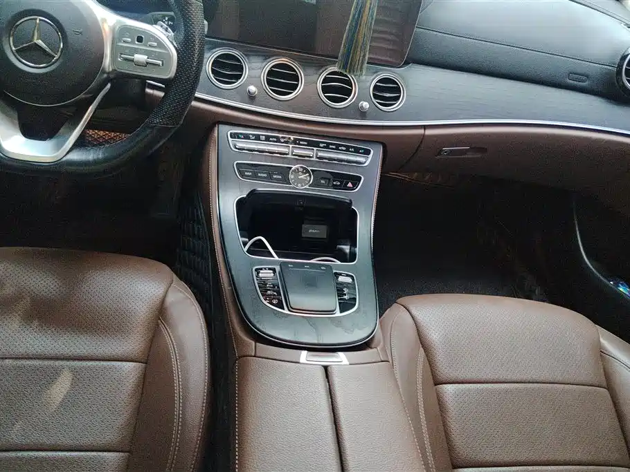 Mercedes-Benz E-Class 2020 — фото 15