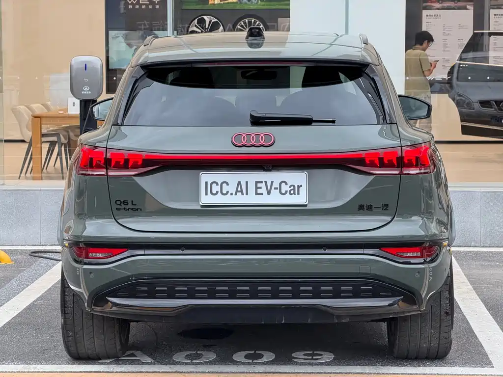 Audi Q6L e-tron 2025 — фото 16