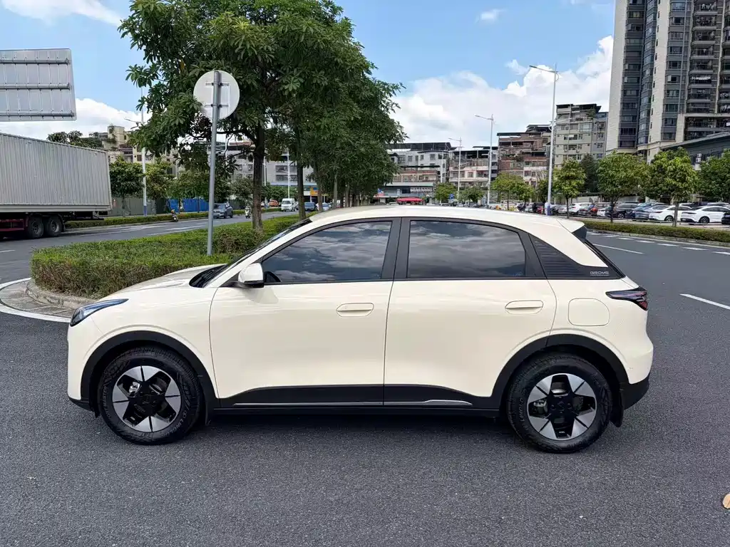 Geely Galaxy Starwish 2025 — фото 3