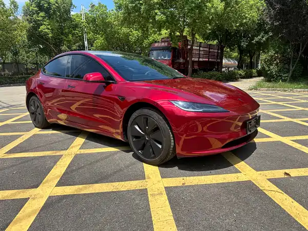 Tesla Model 3 2025