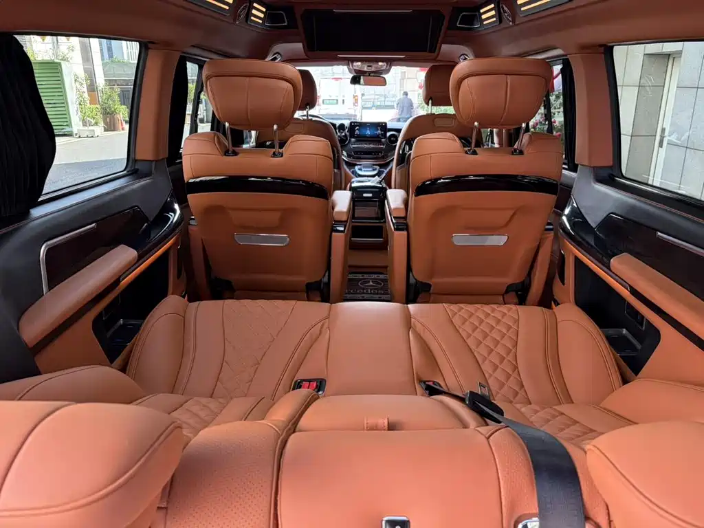 Mercedes-Benz V-Class 2023 — фото 21