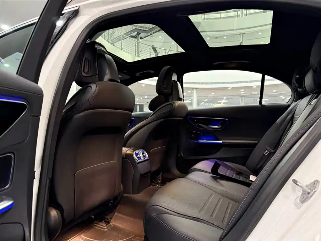 Mercedes-Benz C-Class 2023 — фото 9