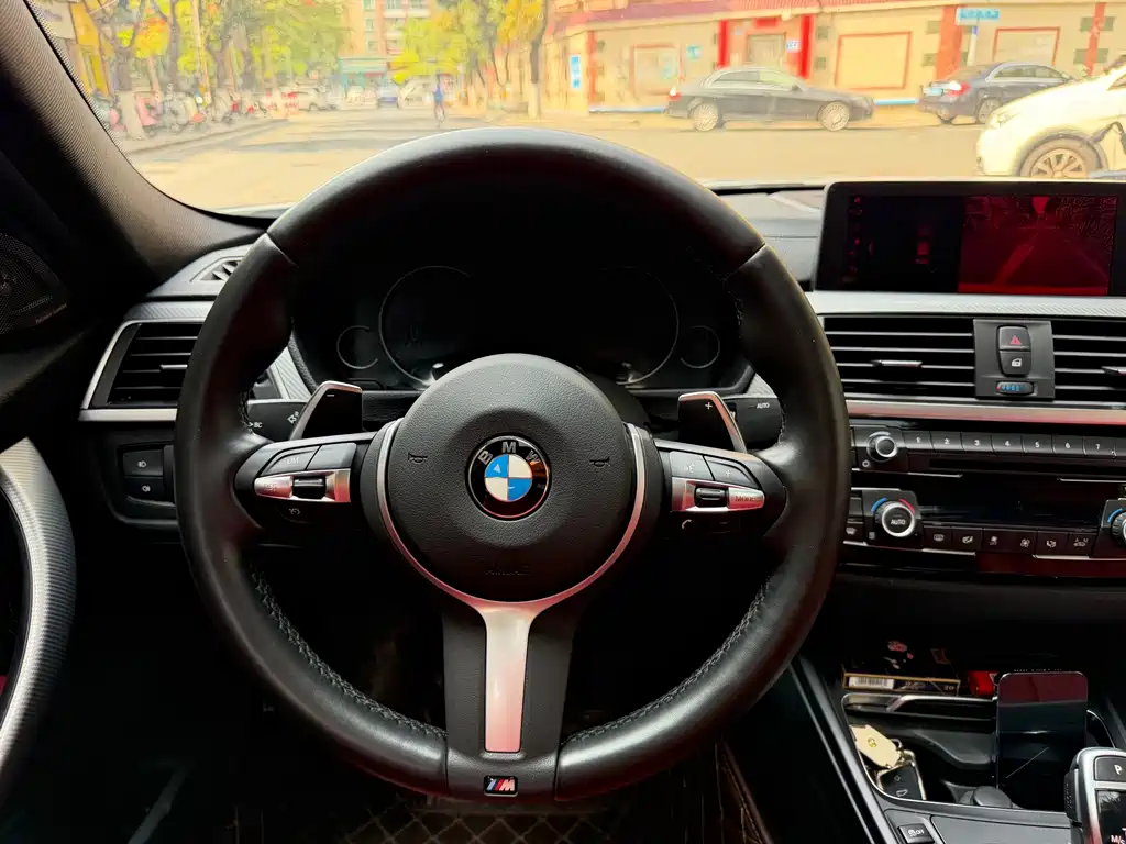 BMW 3 Series 2019 — фото 10