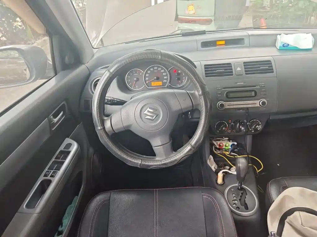 Suzuki Swift 2015 — фото 11